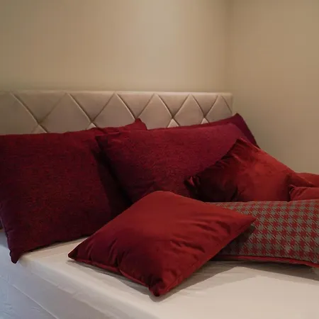 Castle View Luxury Apartment *